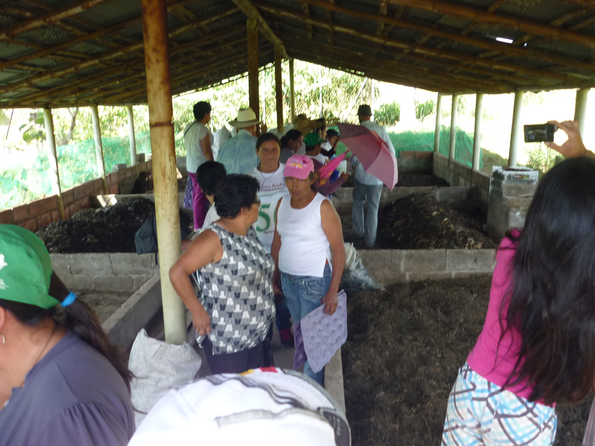 TALLERES CON AMAS DE CASA DE LA ZONA URBANA DEL MUNICIPIO DE ALEJANDRIA